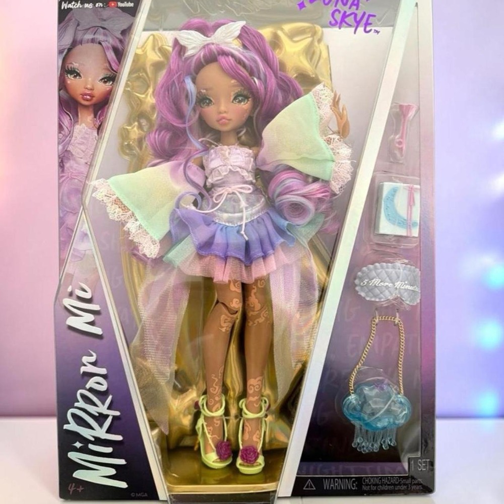 Luna Skye doll from the Mirror Me